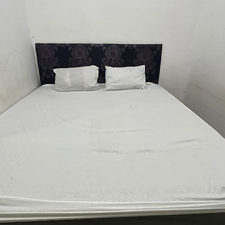 Oyo 92100 Kost Biru Hotel Makassar Exterior photo