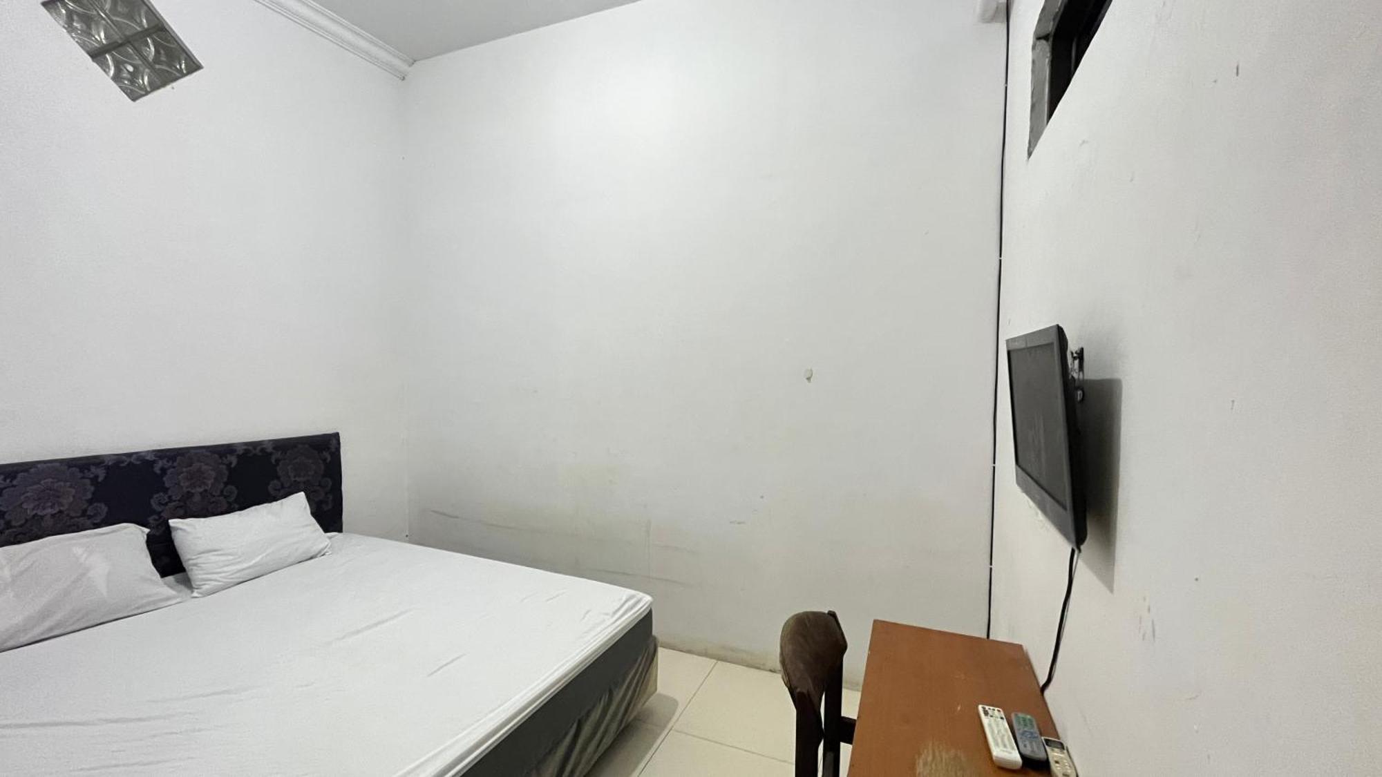 Oyo 92100 Kost Biru Hotel Makassar Exterior photo